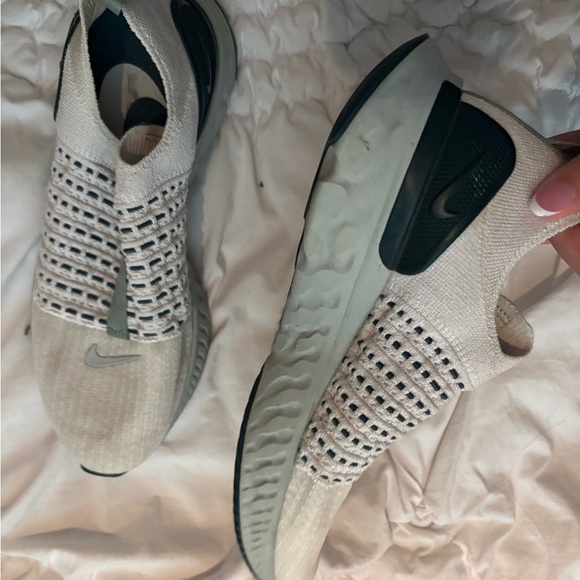 Nike women’s Phantom slip on shoes - Picture 3 of 6